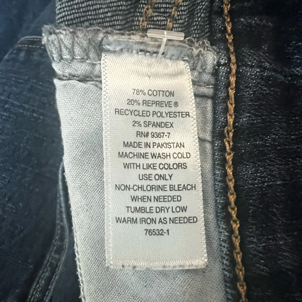 St. John’s Bay straight leg cuffed crop jeans…size 14. Great condition. - Picture 6 of 6